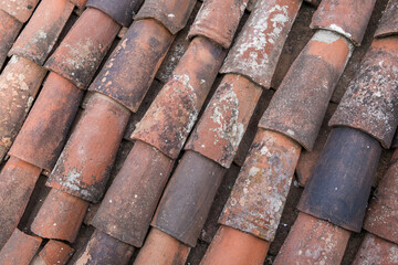 Tejas de barro de un tejado rústico en Canarias