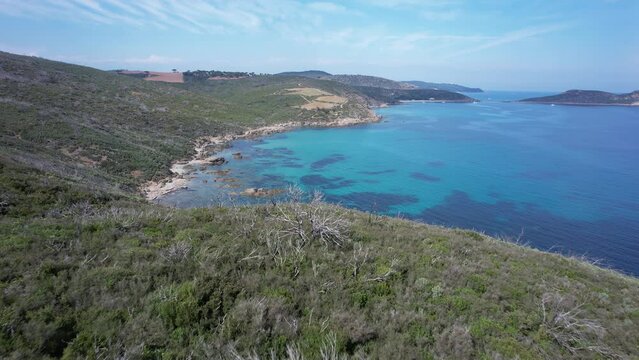 plage &agrave; l'eau turquoise dans le Var - France