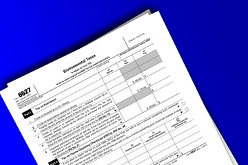 Obraz premium Form 6627 documentation published IRS USA 01.25.2021. American tax document on colored