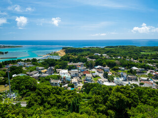 Fototapeta na wymiar 晴れた日の沖縄県うるま市の観光スポットの宮城島の山から眺める風景