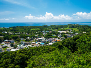 Fototapeta na wymiar 晴れた日の沖縄県うるま市の観光スポットの宮城島の山から眺める風景