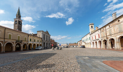 Pomponesco: Piazza XXIII Aprile, enclosed by palaces with arcades in which once the Gonzaga...