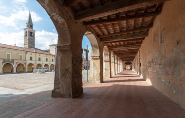 Pomponesco: Piazza XXIII Aprile, enclosed by palaces with arcades in which once the Gonzaga...
