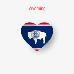 Obraz premium Wyoming US state heart shaped flag. Origami paper cut folded banner. 3D vector illustration isolated on white with soft shadow.