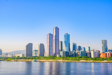 Obraz premium Skyscrapers in Yeouido, Han River, Seoul, taken in the morning
