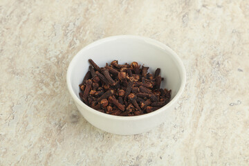 Dry Clove aroma in the bowl