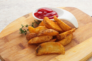 Fried rustic potato with tomato ketcup