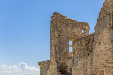 Naklejka premium Remains of historical monument of ancient Lacoste village (Chateau de Lacoste) on blue sky background,&nbsp;Vaucluse, France