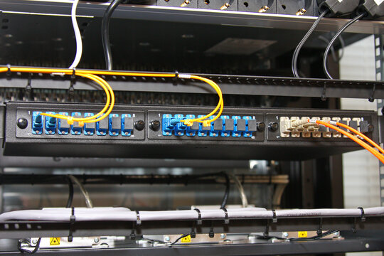 Connection of optical cables for data transmission in the rack of low-current Hyperline equipment.
