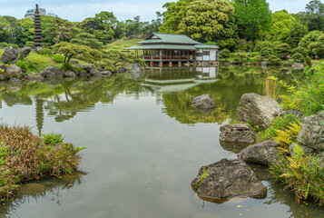 東京都江東区　清澄庭園　手入れされた日本庭園　涼亭