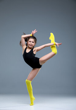 girl dancing in studio, ballet dancer