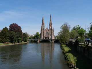 Fototapeta na wymiar Neugotische Kirche Église réformée Saint-Paul in an der Ille in Straßburg (Elsass, Frankreich)