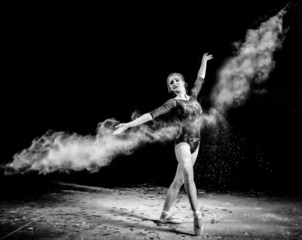 Obraz premium Ballet Dancer with flour