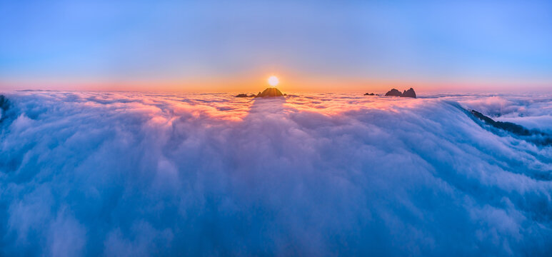 The shocking sea of clouds and sunrise in Guilin, Guangxi