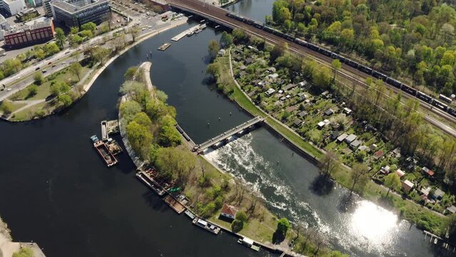 Wasserschleuse in Berlin. Spree.