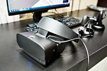 Virtual reality helmet, manipulators