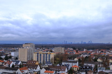 Obraz premium Skyline of Frankfurt, Germany at a cloudy day