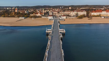 Foto auf Acrylglas Die Ostsee, Sopot, Polen Morgenlicher Blick auf die Seebrücke in Sopot von der Ostseeseite. Polen. Blick von der Drohne.