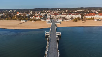 Foto auf Acrylglas Die Ostsee, Sopot, Polen Morgenlicher Blick auf die Seebrücke in Sopot von der Ostseeseite. Polen. Blick von der Drohne.