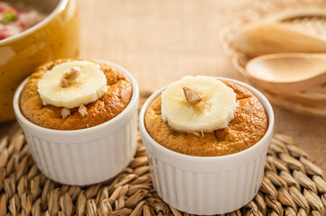 バナナとくるみのベイクドオーツ