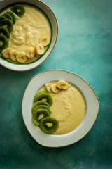 domowy budyń z owocami