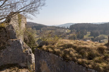 Vue sur la plaine depuis le château médiéval