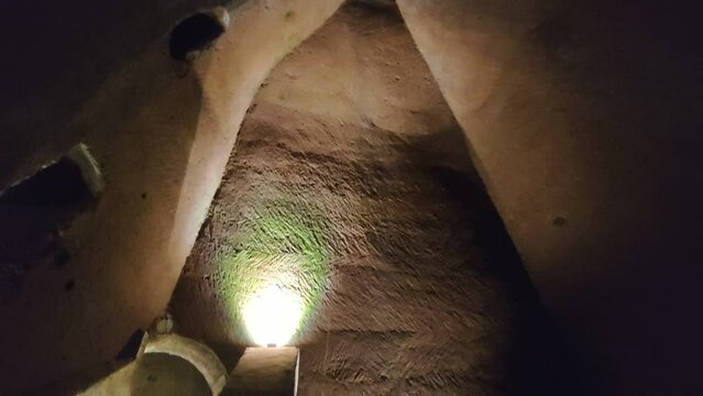 Napoli - Panoramica dell'interno di una cisterna nella Galleria Borbonica