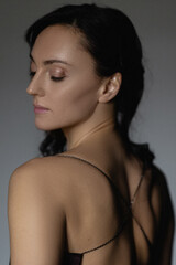 Naklejka premium Portrait of beautiful black hair woman pose with self-confidence on grey background.