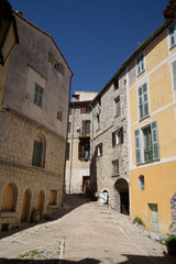 Fototapeta na wymiar ruelle d'un village perché de la Côte d'Azur
