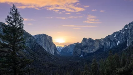 Papier Peint photo autocollant Half Dome Sunrise over Yosemite Valley with Waterfall