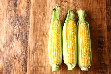 調理前のとうもろこし
