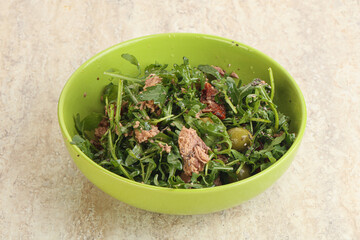 Salad with tuna and rucola