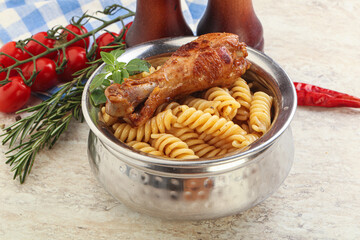 Roasted chicken leg with macaroni