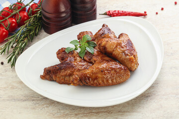 Roasted chicken wings with spicy sauce