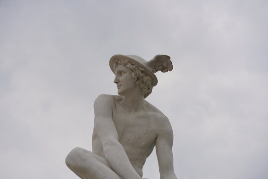 Skulptur von Hermes im Park Sanssouci in Potsdam am 01.05.2022