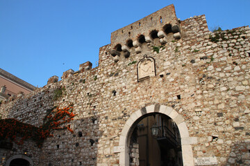 medieval gate (porta catania) in taormina in sicily in italy  - obrazy, fototapety, plakaty