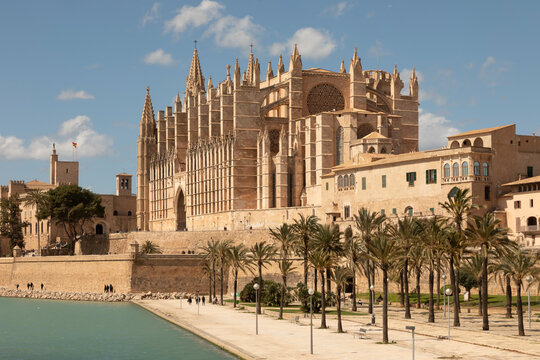 Spain, Balearic Islands, Palma, Exterior of Palma Cathedral in summer