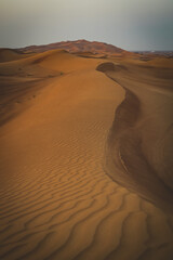 Wüsten- und Dünenlandschaft in Dubai in den Vereinigten Arabischen Emiraten