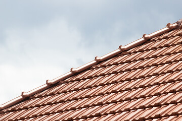 Naklejka premium new red tiles roof and blue sky