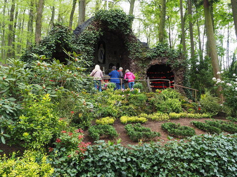 Missionshaus St. Wendel im Saarland - Missionshauskirche der Steyler Missionare &ndash; Lourdes Grotte