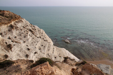 Middellandse Zee bij scala dei turchi in sicilië (italië)