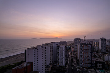 Obraz premium Night view of the city of Lima in the municipality of San Miguel.