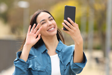 Happy woman greeting having videocall on phone - obrazy, fototapety, plakaty