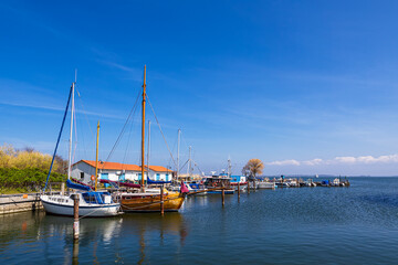 Fototapeta na wymiar Blick auf den Hafen von Neuendorf auf der Insel Hiddensee