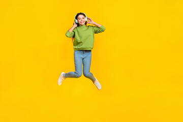 Fototapeta na wymiar Full body photo of young cheerful girl listen radio sound mp3 jumper isolated over yellow color background