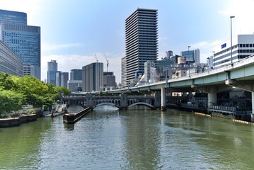 Obraz premium 街と川