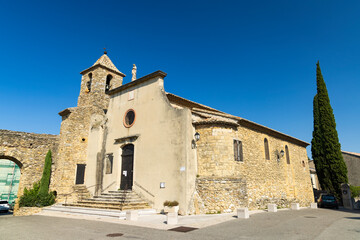 Church and old town in Vacqueyras, departement Vaucluse, Provence, France - obrazy, fototapety, plakaty