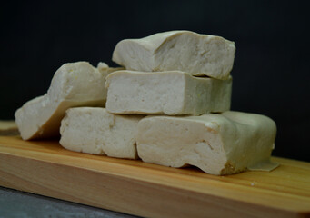 White is a food raw material made from fermented soybeans. Served on a cutting board