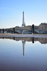 Fototapeta na wymiar Eiffel Tower Reflection in Paris