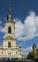 Fototapeta na wymiar Église St-Géry et tour de la Maison du Bailli de Marcoing